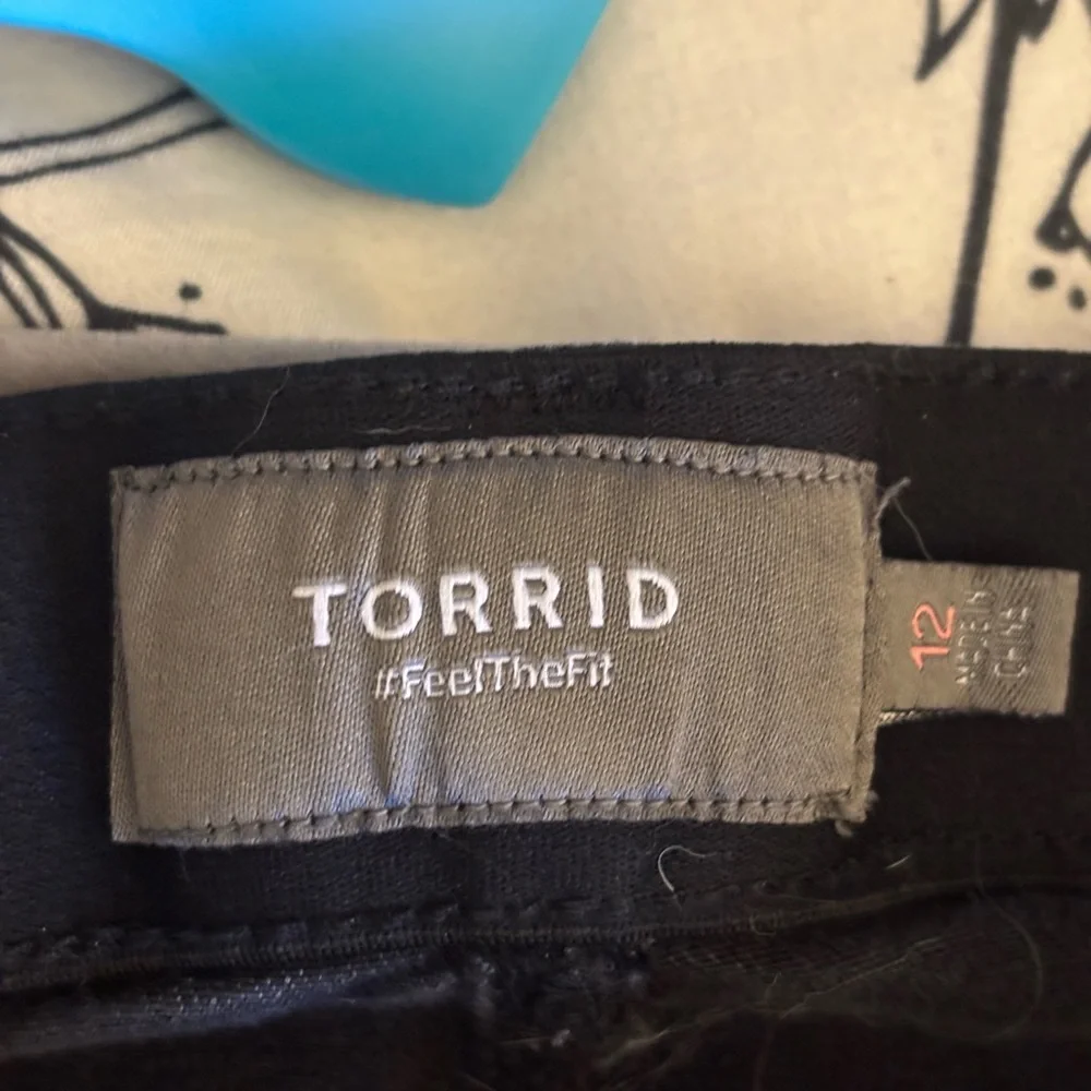Torrid Black Denim Shorts - Picture 3 of 4